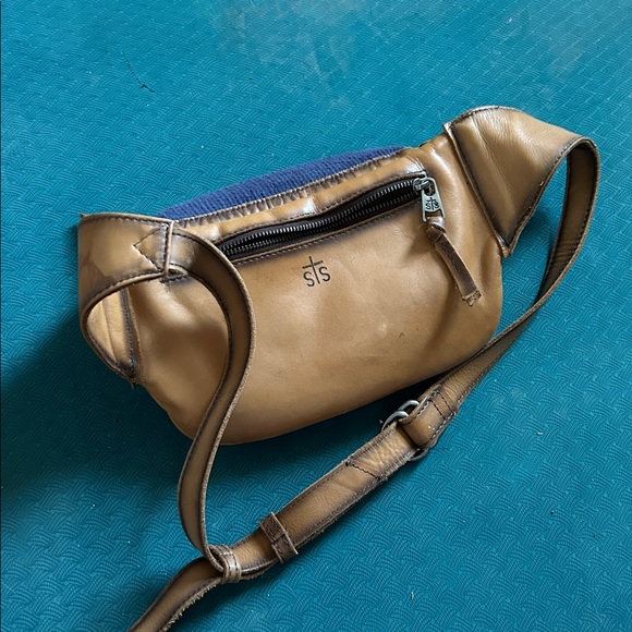 STS Ranchwear Mojave Sky Crossbody Bag - Blue and Brown - Picture 3 of 9